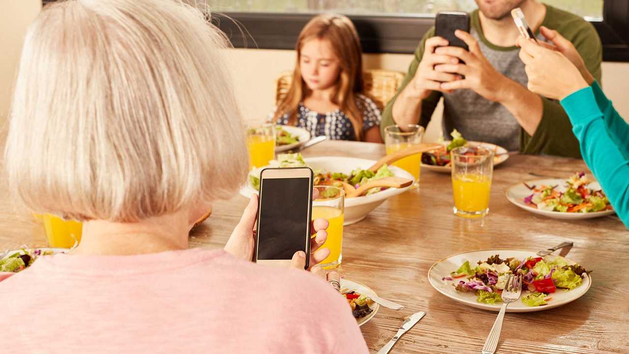 Perché nessuno scrive un decalogo per gli adulti al ristorante?