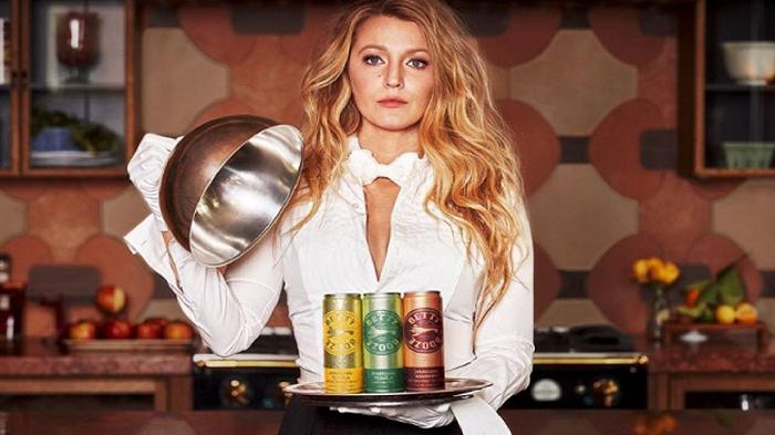 Blake Lively lancia le bevande alcoliche pronte da bere Betty Booze