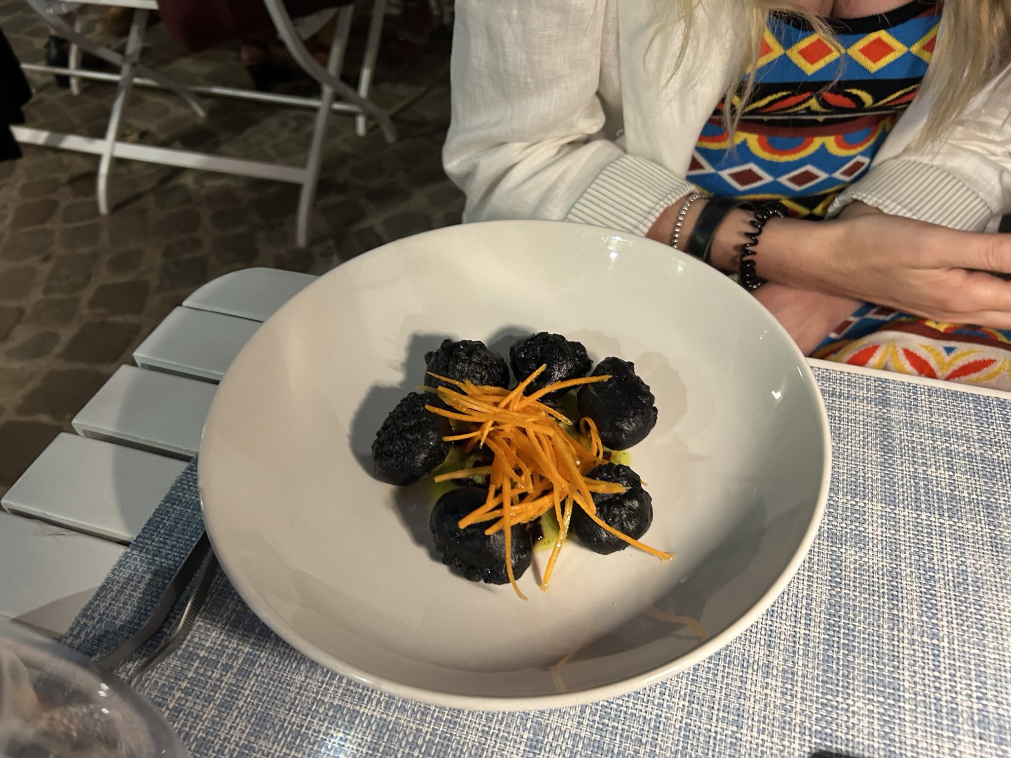 Capesante fritte al nero di seppia Anikò