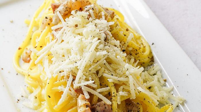 Un ristorante a Singapore serve la carbonara con pollo coltivato: Coldiretti in corto circuito