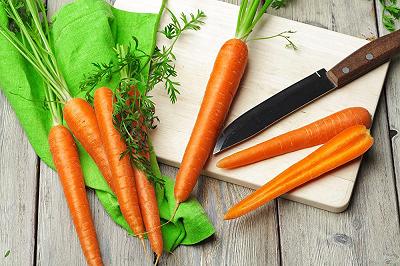 Sbucciate le carote