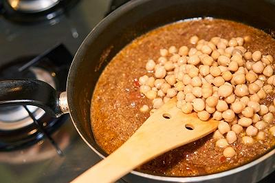 Cuocete i ceci nel curry