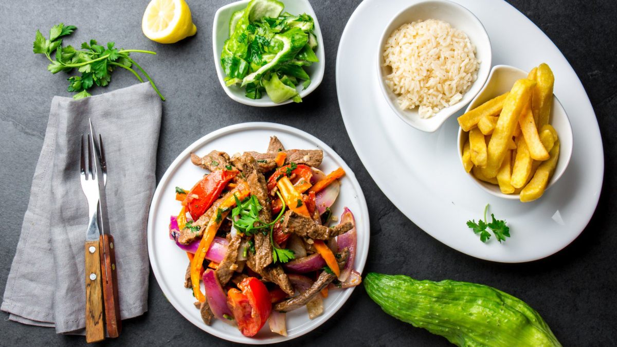 lomo saltado ricetta