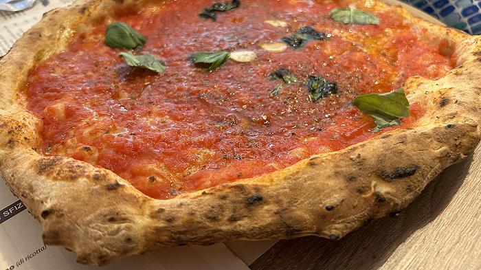 Pizzeria Gaetano Genovesi a Napoli, recensione: qualità senza clamore