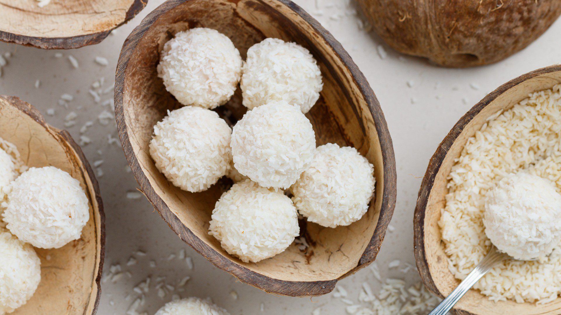 palline al cocco con mascarpone e biscotti