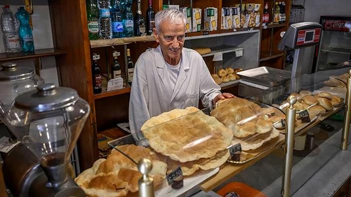 Vaticano: il “panettiere dei papi” chiude il suo storico negozio a Borgo Pio