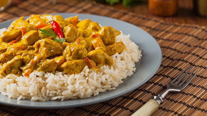 straccetti di pollo al curry con contorno di riso