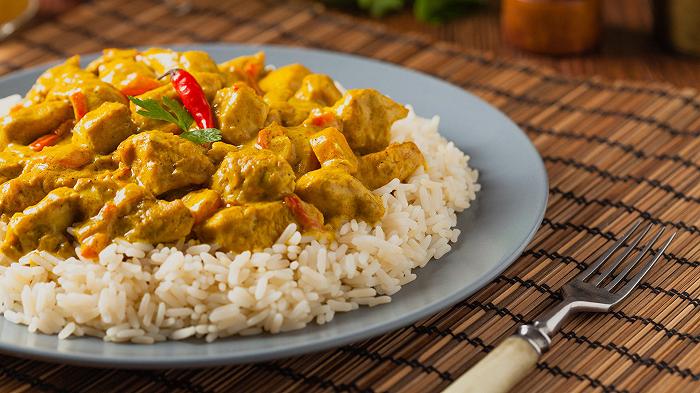 Straccetti di pollo al curry, una ricetta veloce