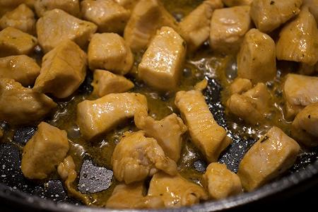 Straccetti di pollo al curry, una ricetta veloce