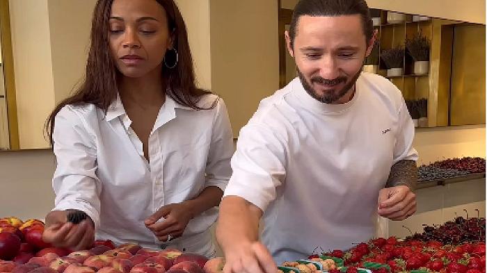 Zoe Saldana si dedica ai dolci imparando dal pastry chef Cedric Grolet