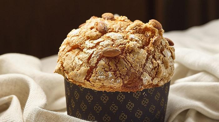 Perfino Alain Ducasse si è messo a fare il panettone (fuori stagione)