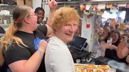 Ed Sheeran si è messo a servire hot dog nel chiosco più maleducato degli Stati Uniti