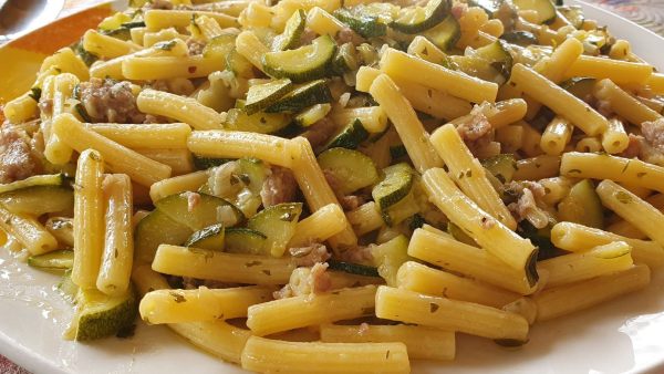 pasta zucchine e salsiccia ricetta