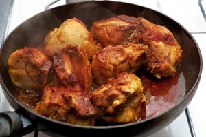 pollo cotto nel pomodoro