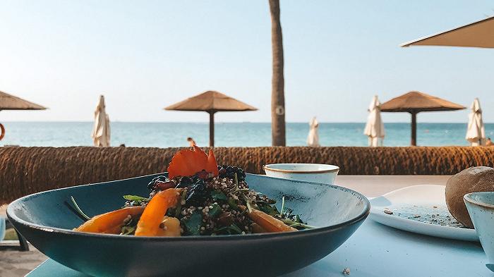 Niente pranzo al sacco in spiaggia: nuovo divieto in Puglia