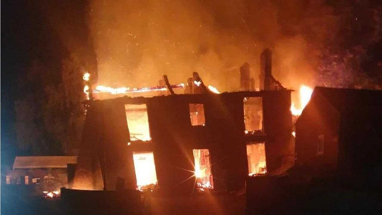 The Crooked House: il pub “più storto” del Regno Unito è stato distrutto da un incendio