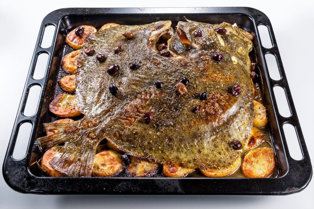 Rombo al forno con patate, la ricetta per esaltare un pesce pregiato