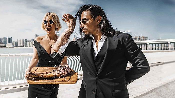 Salt Bae annuncia un’apertura a Napoli, ma Roma e Milano stanno ancora aspettando