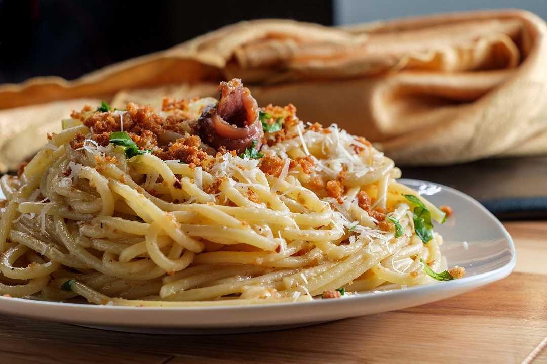 Spaghetti burro e alici, una ricetta facile da fare con gli ingredienti giusti