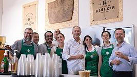 Il patron di Starbucks Howard Schultz incontra gli agricoltori siciliani per il suo Oleato