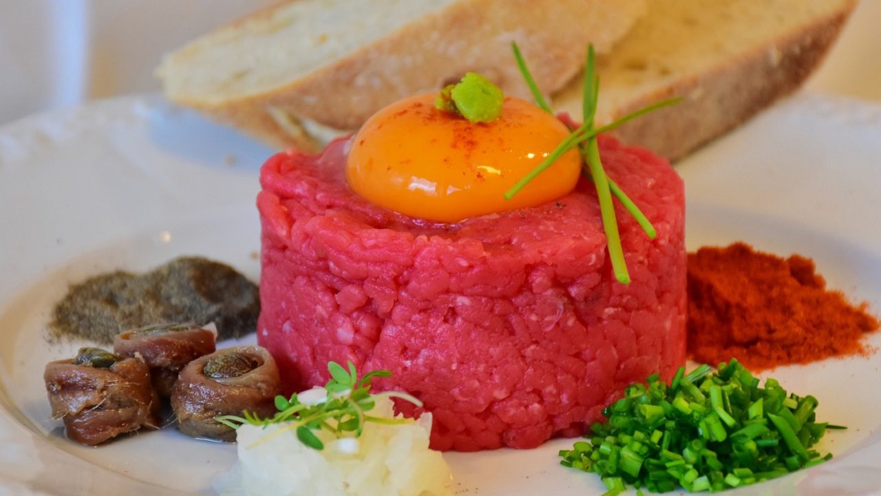 Carne alla tartara di Fiorani: richiamo per rischio microbiologico