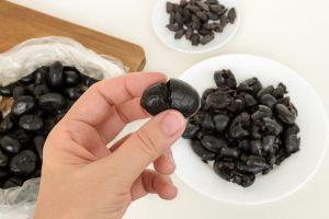 olive nere denocciolate a mano