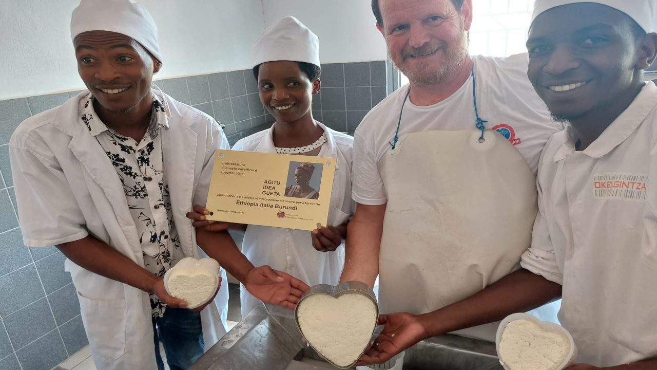 Il primo formaggio prodotto in Burundi con i macchinari di Agitu è dedicato a lei