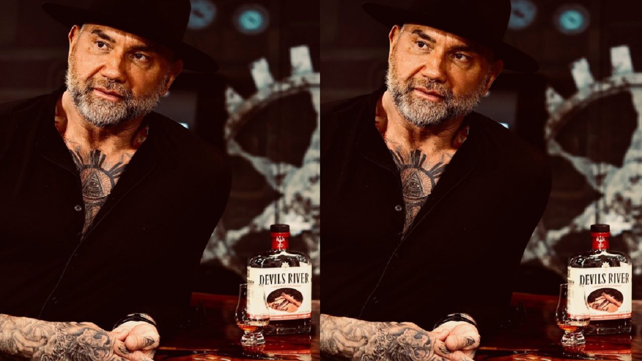 Dave Bautista investit dans une entreprise de whisky