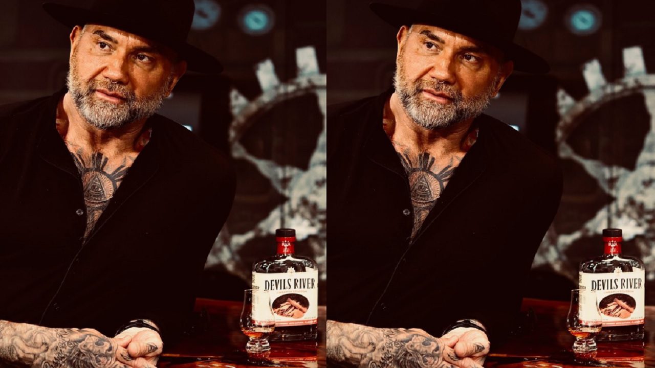 Dave Bautista si consola dell’addio alla Marvel lanciando un nuovo whisky