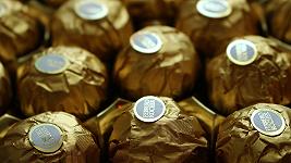 Carenza di nocciole: a rischio i Ferrero Rocher per Natale?