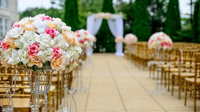 Pranzo folle al matrimonio: menu diversi in base ai sessi e alcolici vietati alle donne