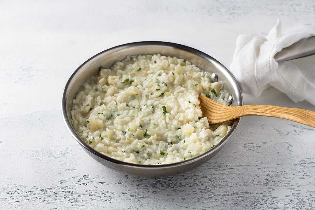 Risotto pere e taleggio, la ricetta per un primo dolce e salato