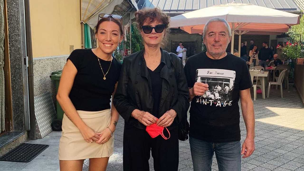 Susan Sarandon si concede un pranzo a sorpresa in una piccola trattoria del Lodigiano