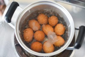 uova che bollono