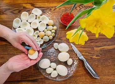 Svuotate le uova e formate il ripieno