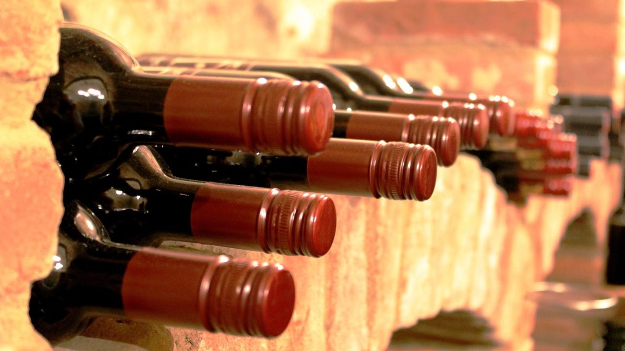 Anche il vino francese soffre l’export: calo dell’8,7%
