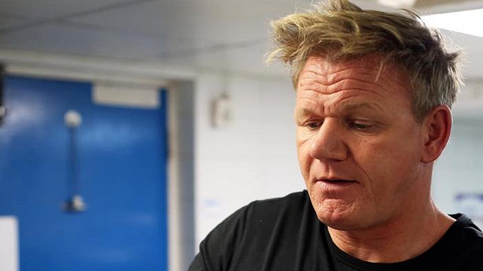 Gordon Ramsay prova il drink di Dua Lipa, ma c’è qualcosa che non ci convince