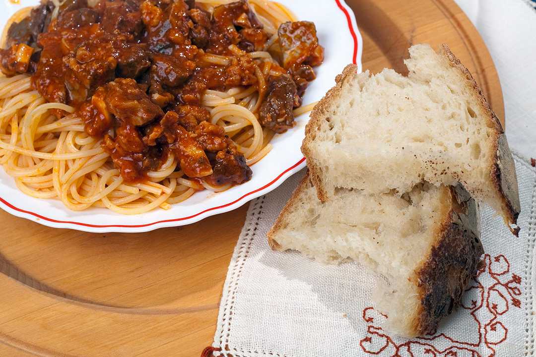 Soffritto napoletano, la ricetta delle frattaglie di maiale al sugo