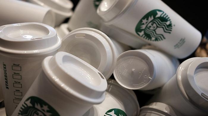 Svolta epocale per Starbucks: battuta per la prima volta dai Cinesi