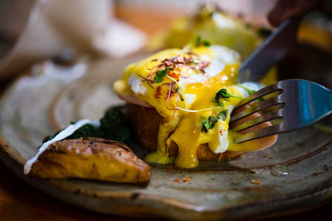 Uova alla benedict, la ricetta immancabile dei brunch a New York