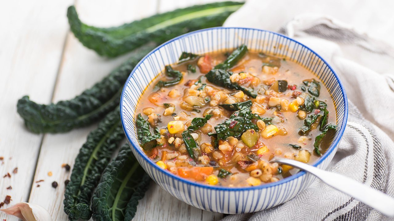 Zuppa di cavolo nero, la ricetta per un comfort food invernale