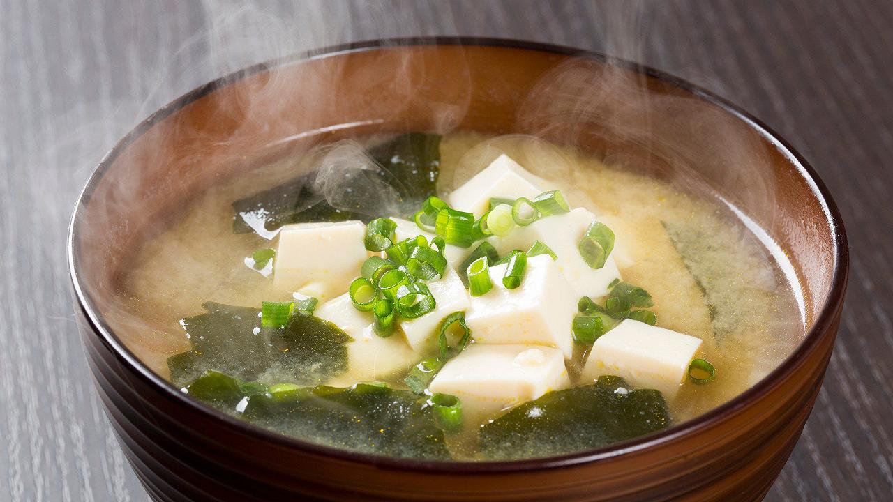 Zuppa di miso, la ricetta giapponese che fa bene alla salute - Dissapore