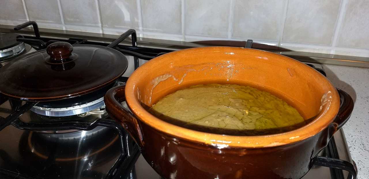 Bagna cauda, la ricetta originale piemontese depositata dal notaio