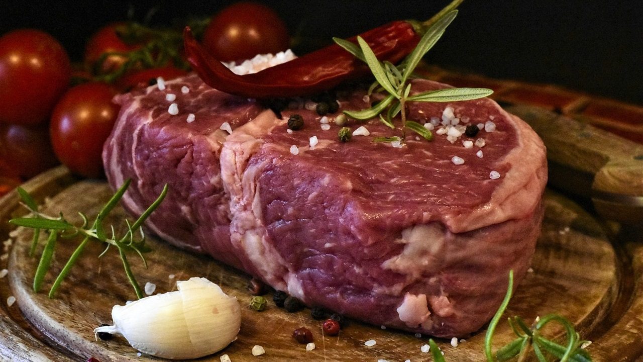 E se invece adesso la carne rossa proteggesse dai tumori?