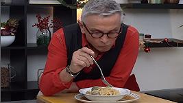 Bruno Barbieri mette il burro negli spaghetti con le vongole e scatena il panico