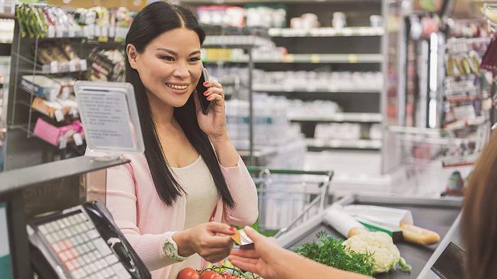 Regno Unito: i supermercati limitano gli acquisti di prodotti scontati, e l’inflazione continua a salire
