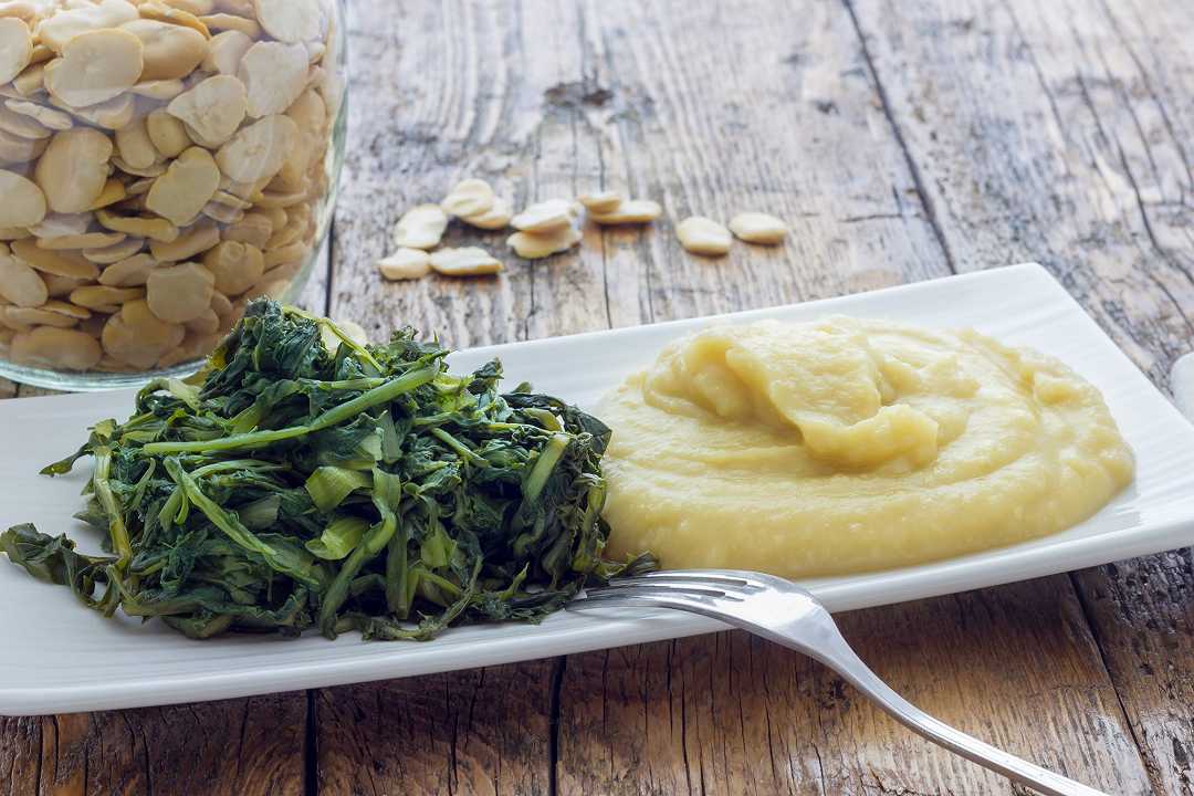 Fave e cicoria, la ricetta pugliese di un piatto sano e completo