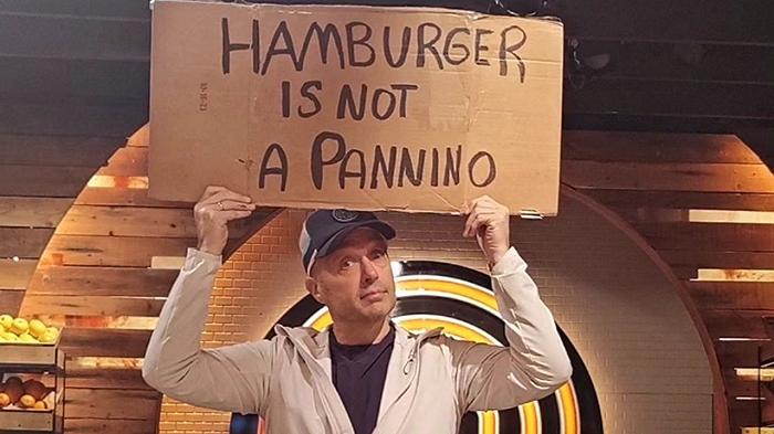 Joe Bastianich ci fa sapere che “Hamburger is not a Pannino”