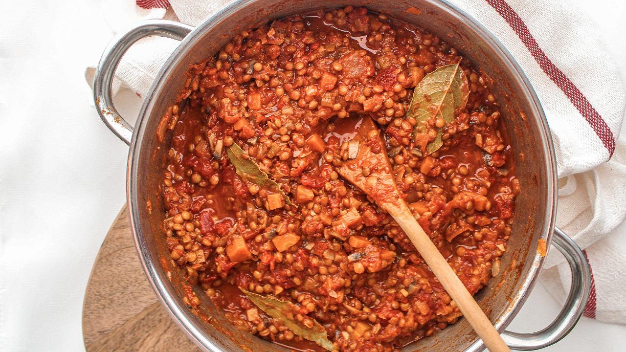 Ragù di lenticchie, la ricetta del sugo vegano facile e saporito