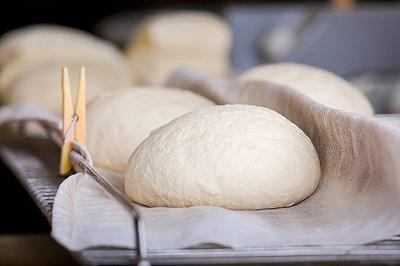 Formate i saltimbocca e cuocete